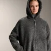 Oversize bundy z umělých kožichů s kapucí podšitou umělou kožešinou Oversize bundy z umělých kožichů s kapucí podšitou umělou kožešinou