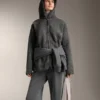Oversize bundy z umělých kožichů s kapucí podšitou umělou kožešinou Oversize bundy z umělých kožichů s kapucí podšitou umělou kožešinou