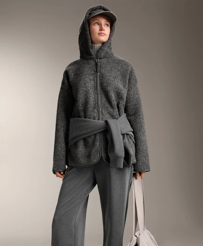 Oversize bundy z umělých kožichů s kapucí podšitou umělou kožešinou Oversize bundy z umělých kožichů s kapucí podšitou umělou kožešinou