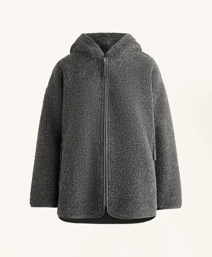 Oversize bundy z umělých kožichů s kapucí podšitou umělou kožešinou Oversize bundy z umělých kožichů s kapucí podšitou umělou kožešinou