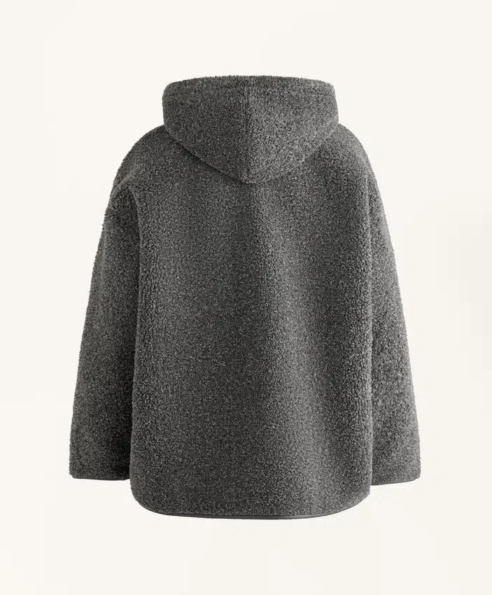 Oversize bundy z umělých kožichů s kapucí podšitou umělou kožešinou Oversize bundy z umělých kožichů s kapucí podšitou umělou kožešinou