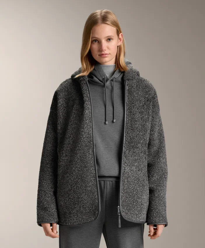 Oversize bundy z umělých kožichů s kapucí podšitou umělou kožešinou Oversize bundy z umělých kožichů s kapucí podšitou umělou kožešinou