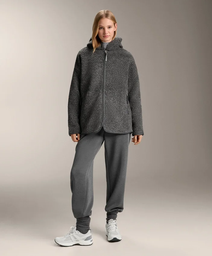 Oversize bundy z umělých kožichů s kapucí podšitou umělou kožešinou Oversize bundy z umělých kožichů s kapucí podšitou umělou kožešinou