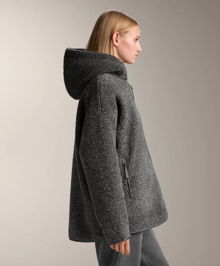Oversize bundy z umělých kožichů s kapucí podšitou umělou kožešinou Oversize bundy z umělých kožichů s kapucí podšitou umělou kožešinou