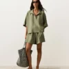 Oversize košile s krátkými rukávy v kraťasech ze 100 % lnu Oversize košile s krátkými rukávy v kraťasech ze 100 % lnu