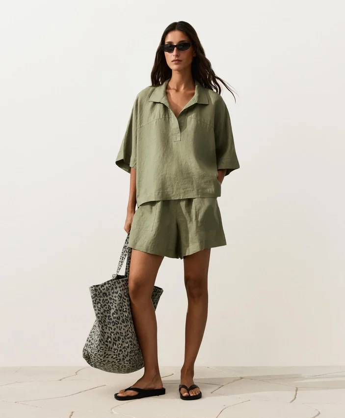 Oversize košile s krátkými rukávy v kraťasech ze 100 % lnu Oversize košile s krátkými rukávy v kraťasech ze 100 % lnu
