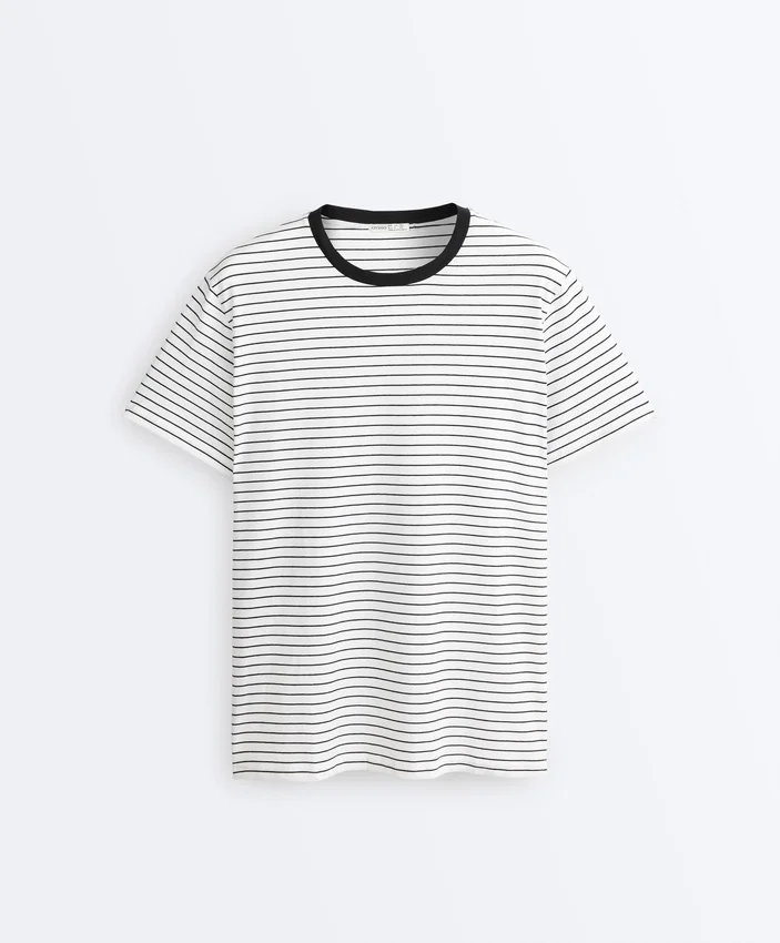 Oversize kraťasy s krátkým rukávem z bavlněné směsi s kontrastními pruhy Oversize kraťasy s krátkým rukávem z bavlněné směsi s kontrastními pruhy