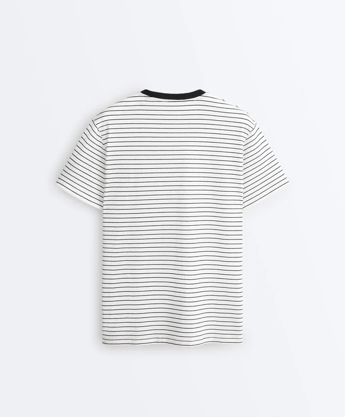 Oversize kraťasy s krátkým rukávem z bavlněné směsi s kontrastními pruhy Oversize kraťasy s krátkým rukávem z bavlněné směsi s kontrastními pruhy