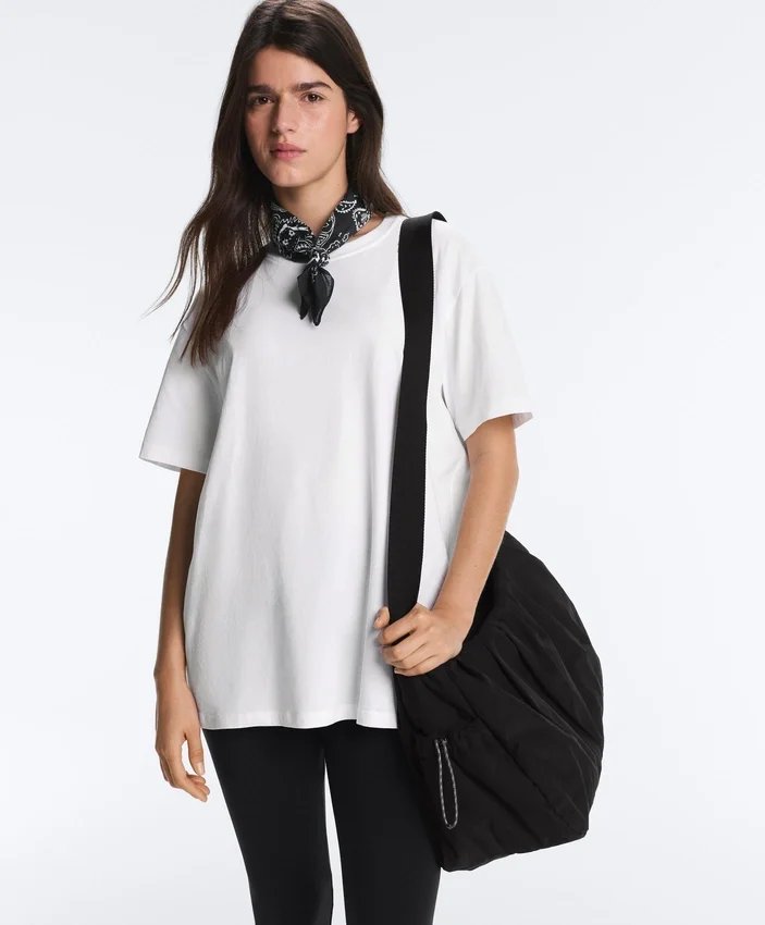 Oversize tričko s krátkým rukávem ze směsi bavlny v kraťasech Oversize tričko s krátkým rukávem ze směsi bavlny v kraťasech