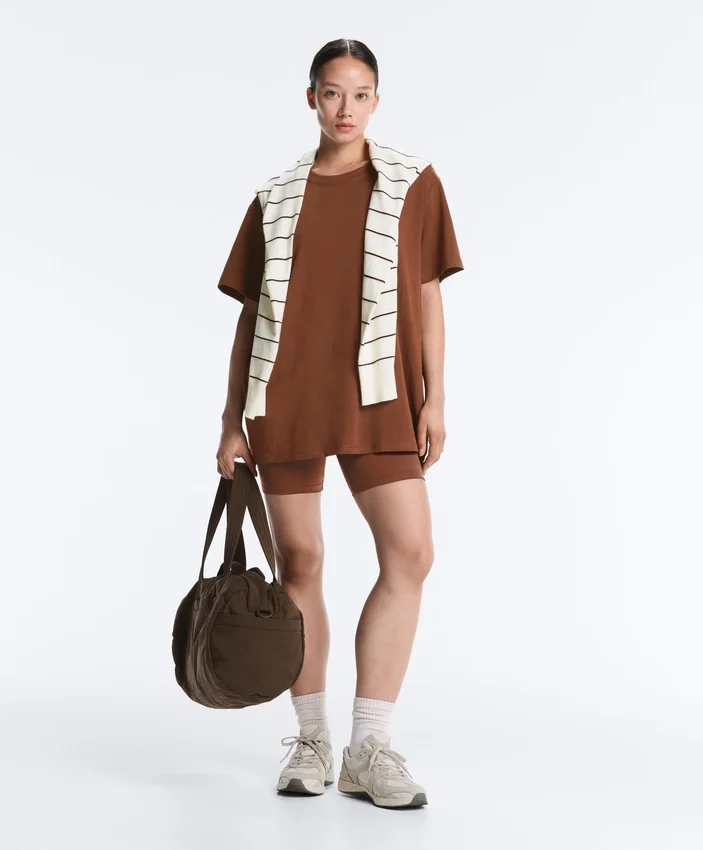 Oversize tričko s krátkým rukávem ze směsi bavlny v kraťasech Oversize tričko s krátkým rukávem ze směsi bavlny v kraťasech