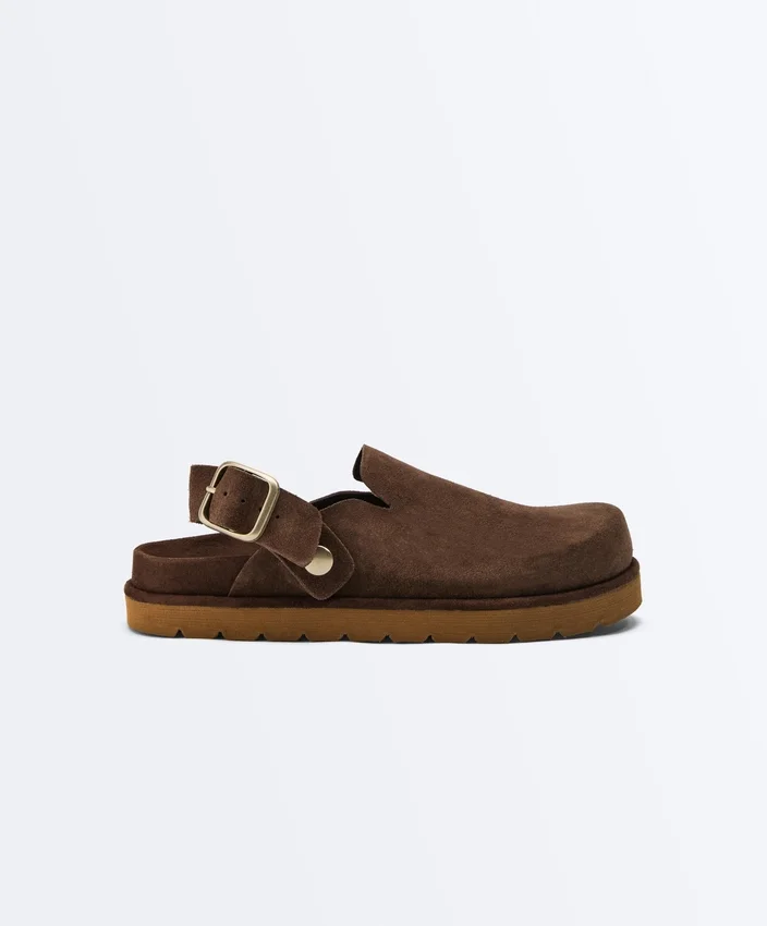 Pantofle z rozštěpené kůže s přezkou Pantofle z rozštěpené kůže s přezkou