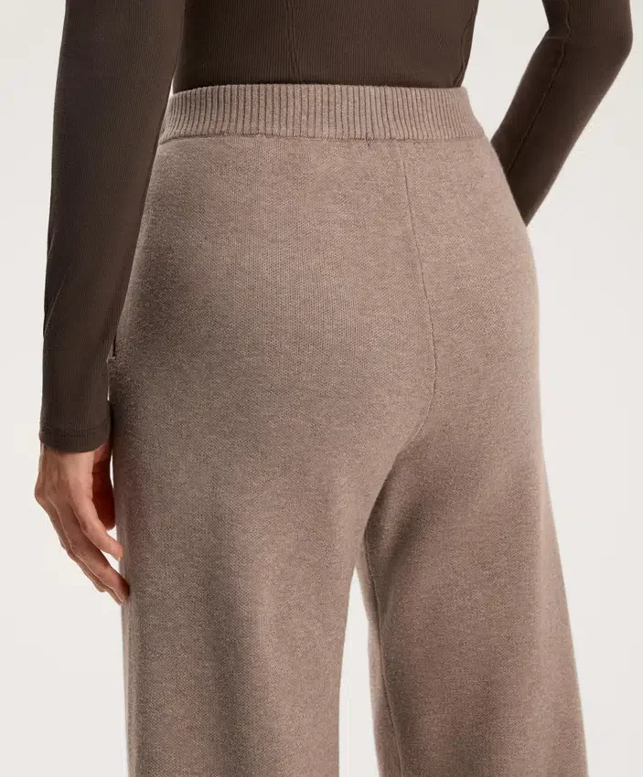 Pletené kalhoty ve stylu tepláků Pletené kalhoty ve stylu tepláků