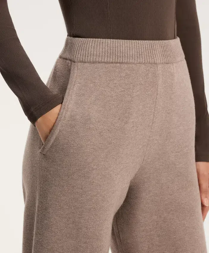 Pletené kalhoty ve stylu tepláků Pletené kalhoty ve stylu tepláků