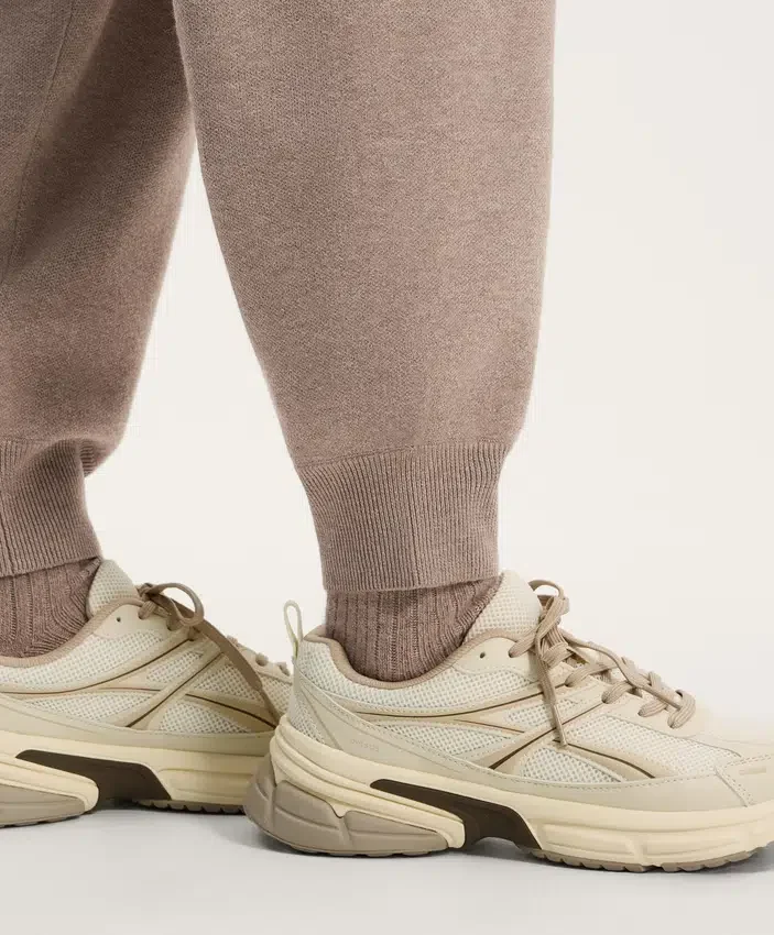 Pletené kalhoty ve stylu tepláků Pletené kalhoty ve stylu tepláků