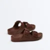 Plážové sandály s přezkami Plážové sandály s přezkami