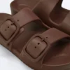 Plážové sandály s přezkami Plážové sandály s přezkami