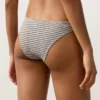 Pruhované bikiny se středním krytím a výstřihem do U Pruhované bikiny se středním krytím a výstřihem do U