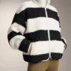 Pruhovaná bundy typu bomber z umělých kožichů
