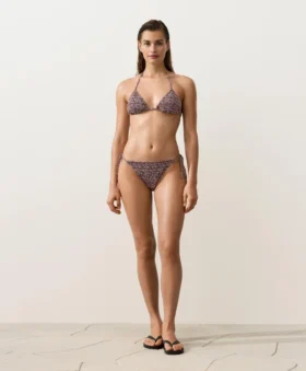 Bikiny se středním krytím a vázáním Bikiny se středním krytím a vázáním