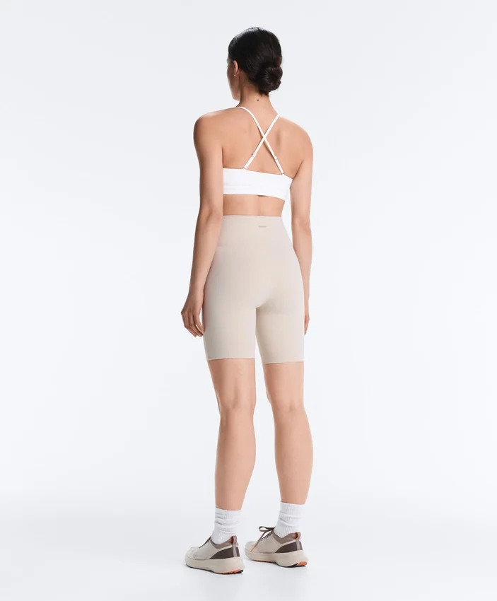 Sportovní podprsenka Comfortlux s lehkou oporou a kříženými ramínky Sportovní podprsenka Comfortlux s lehkou oporou a kříženými ramínky