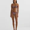 Tříúhelníkový bikini top s texturovanými pruhy Tříúhelníkový bikini top s texturovanými pruhy