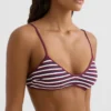 Tříúhelníkový bikini top s texturovanými pruhy Tříúhelníkový bikini top s texturovanými pruhy