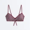Tříúhelníkový bikini top s texturovanými pruhy Tříúhelníkový bikini top s texturovanými pruhy