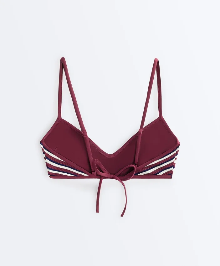 Tříúhelníkový bikini top s texturovanými pruhy Tříúhelníkový bikini top s texturovanými pruhy