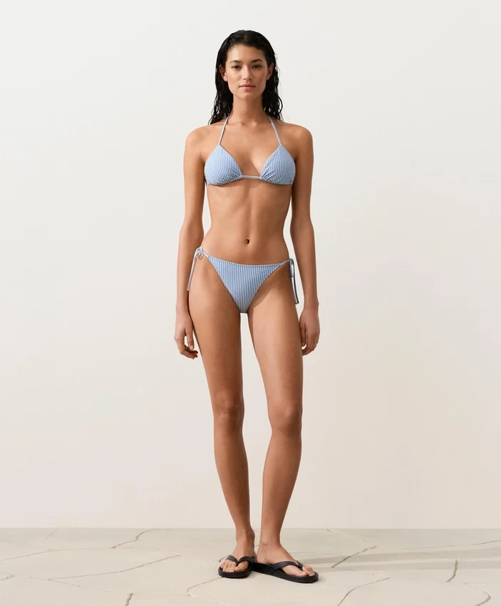 Tříúhelníkové bikiny s texturovanými pruhy Tříúhelníkové bikiny s texturovanými pruhy