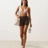 Trojúhelníkový bikini top s kontrastním lemováním