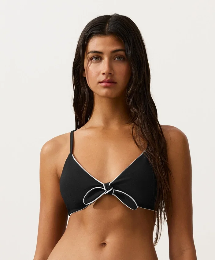Trojúhelníkový bikini top s lemováním a vázáním Trojúhelníkový bikini top s lemováním a vázáním