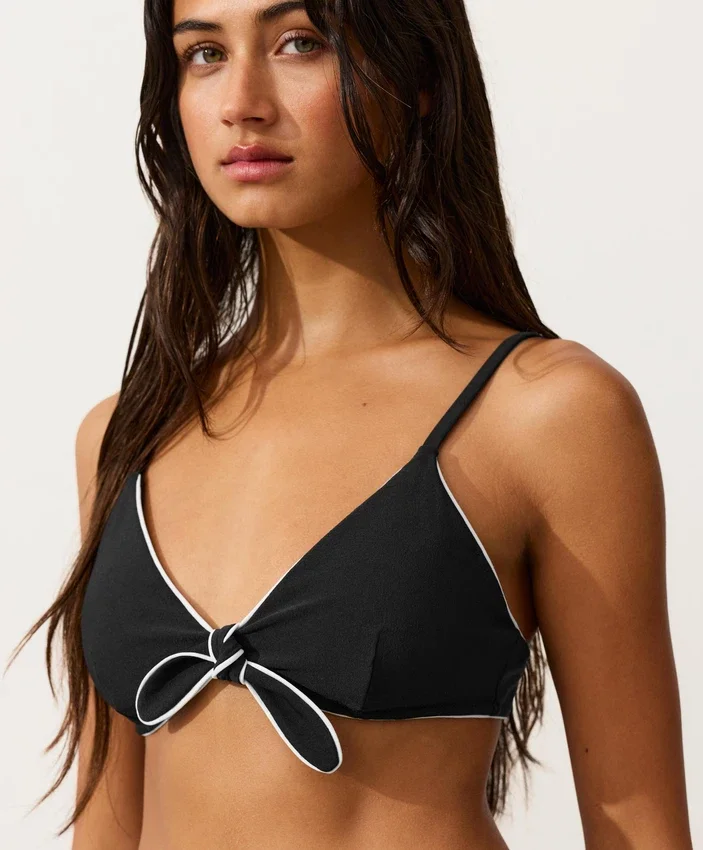 Trojúhelníkový bikini top s lemováním a vázáním Trojúhelníkový bikini top s lemováním a vázáním
