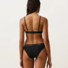 Trojúhelníkový bikini top s lemováním a vázáním Trojúhelníkový bikini top s lemováním a vázáním