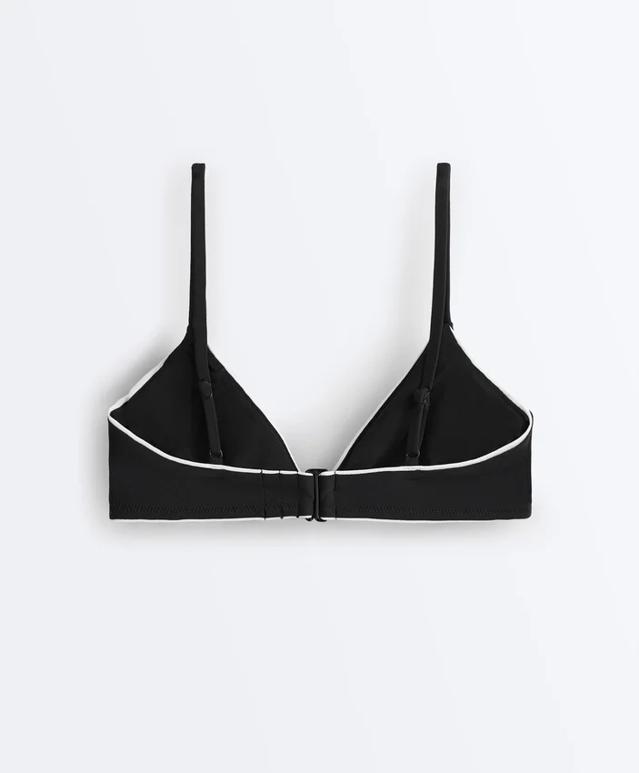 Trojúhelníkový bikini top s lemováním a vázáním Trojúhelníkový bikini top s lemováním a vázáním