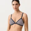 Trojúhelníková bikini topa s texturovanými pruhy Trojúhelníková bikini topa s texturovanými pruhy