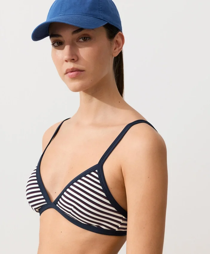 Trojúhelníková bikini topa s texturovanými pruhy Trojúhelníková bikini topa s texturovanými pruhy