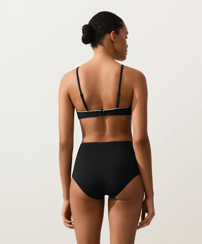 Tvarující bikiny s vysokým pasem ve tvaru kalhotek Tvarující bikiny s vysokým pasem ve tvaru kalhotek